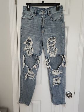 American Eagle Outfitters Light Blue Distressed Boyfriend Jeans